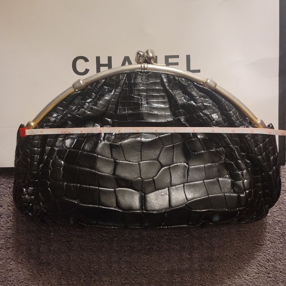 Judith Leiber Large Alligator Clutch - Picture 5 of 9